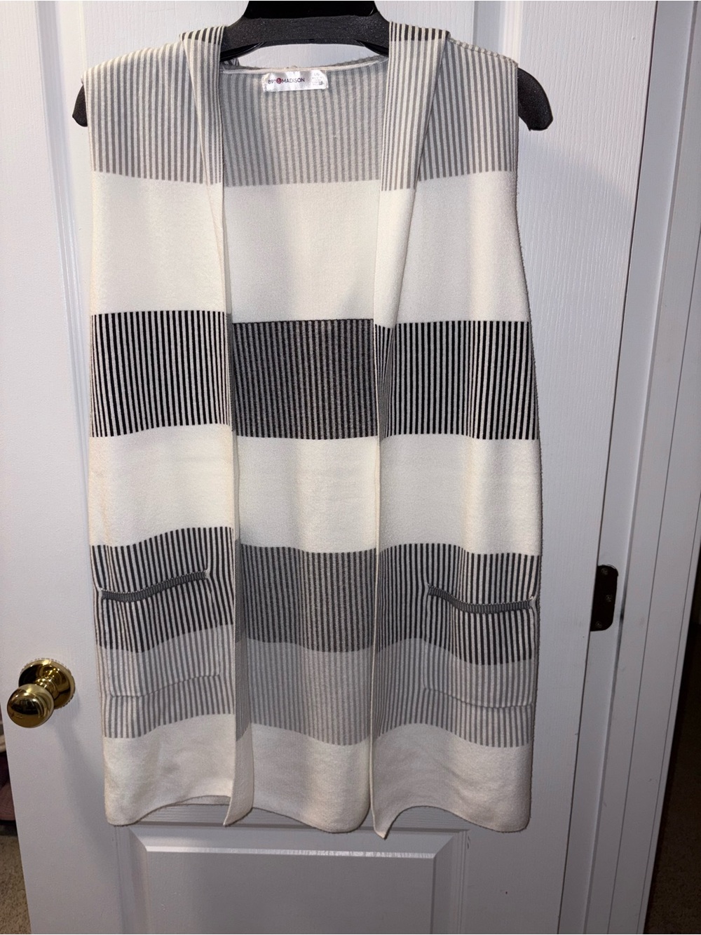 89th & Madison Cream and Gray Sleeveless Open-Front Knit Vest